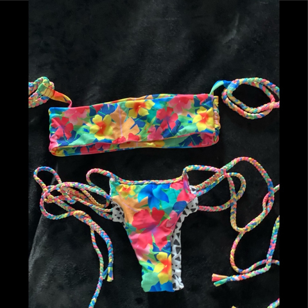 multicolored bright bikini ties around arms - Picture 1 of 2